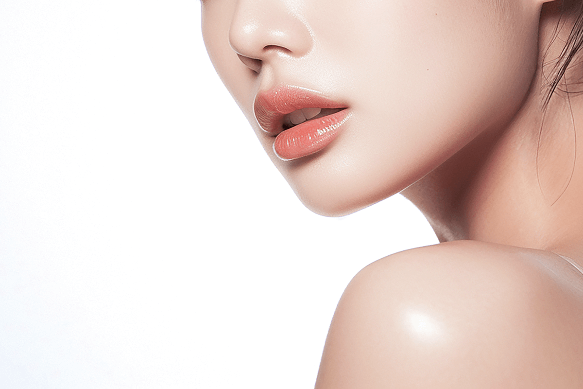 女性（目の下から肩）